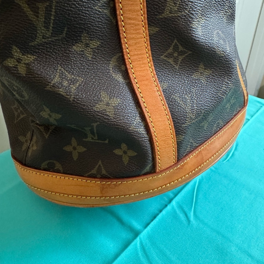Louis Vuitton Monogram Bucket Tote GM with Pouch - Picture 6 of 16
